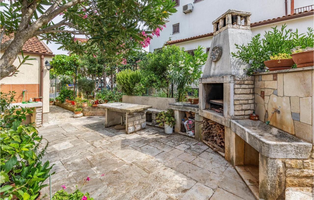 2 Bedroom Stunning Apartment In Rovinj Zewnętrze zdjęcie