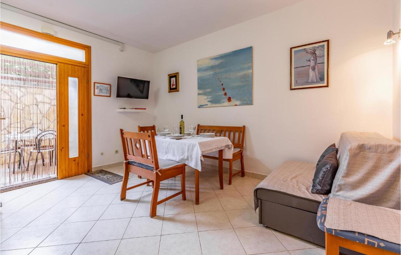 2 Bedroom Stunning Apartment In Rovinj Zewnętrze zdjęcie