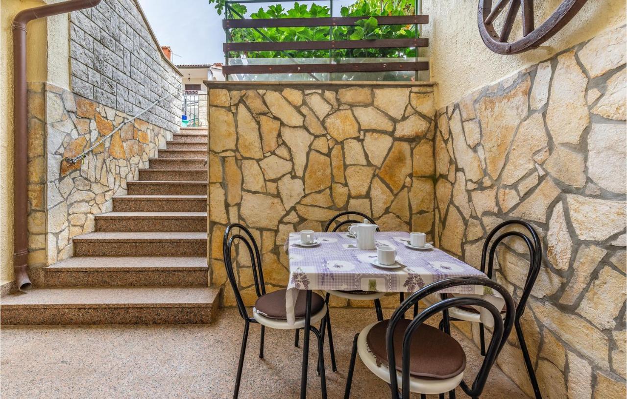 2 Bedroom Stunning Apartment In Rovinj Zewnętrze zdjęcie