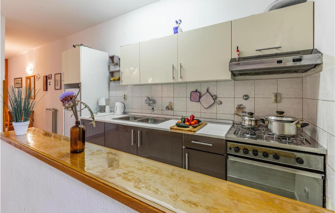 2 Bedroom Stunning Apartment In Rovinj Zewnętrze zdjęcie
