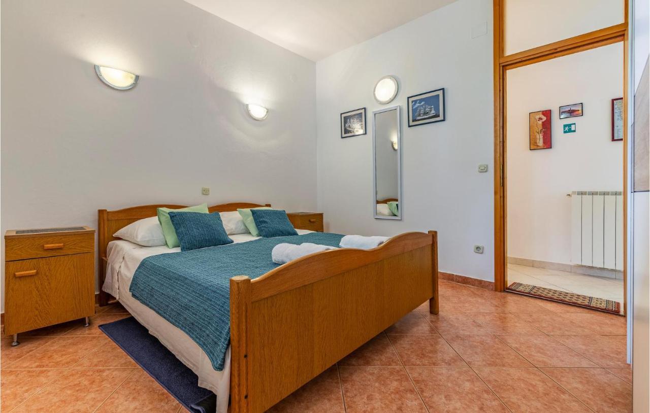2 Bedroom Stunning Apartment In Rovinj Zewnętrze zdjęcie