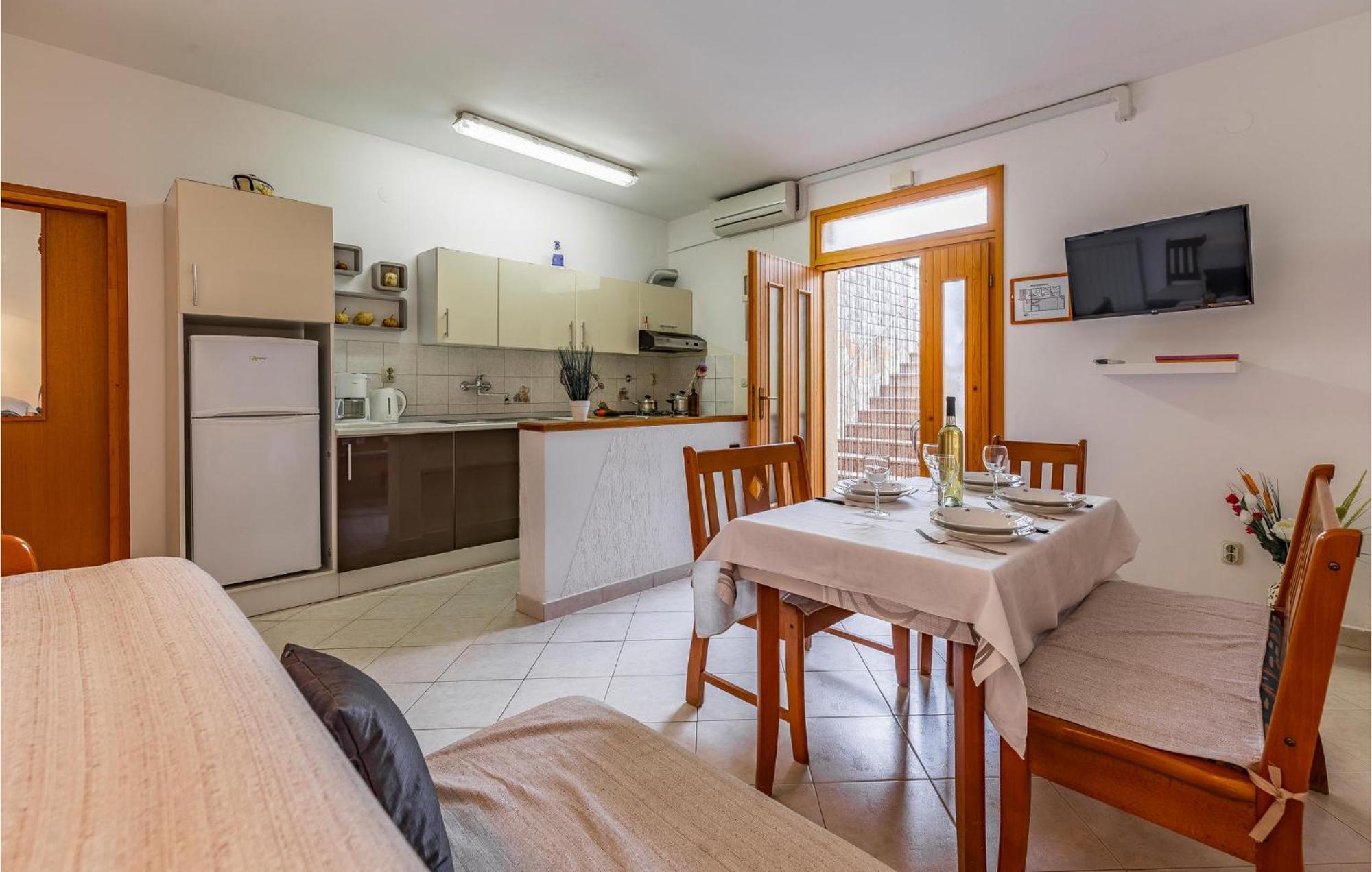 2 Bedroom Stunning Apartment In Rovinj Zewnętrze zdjęcie