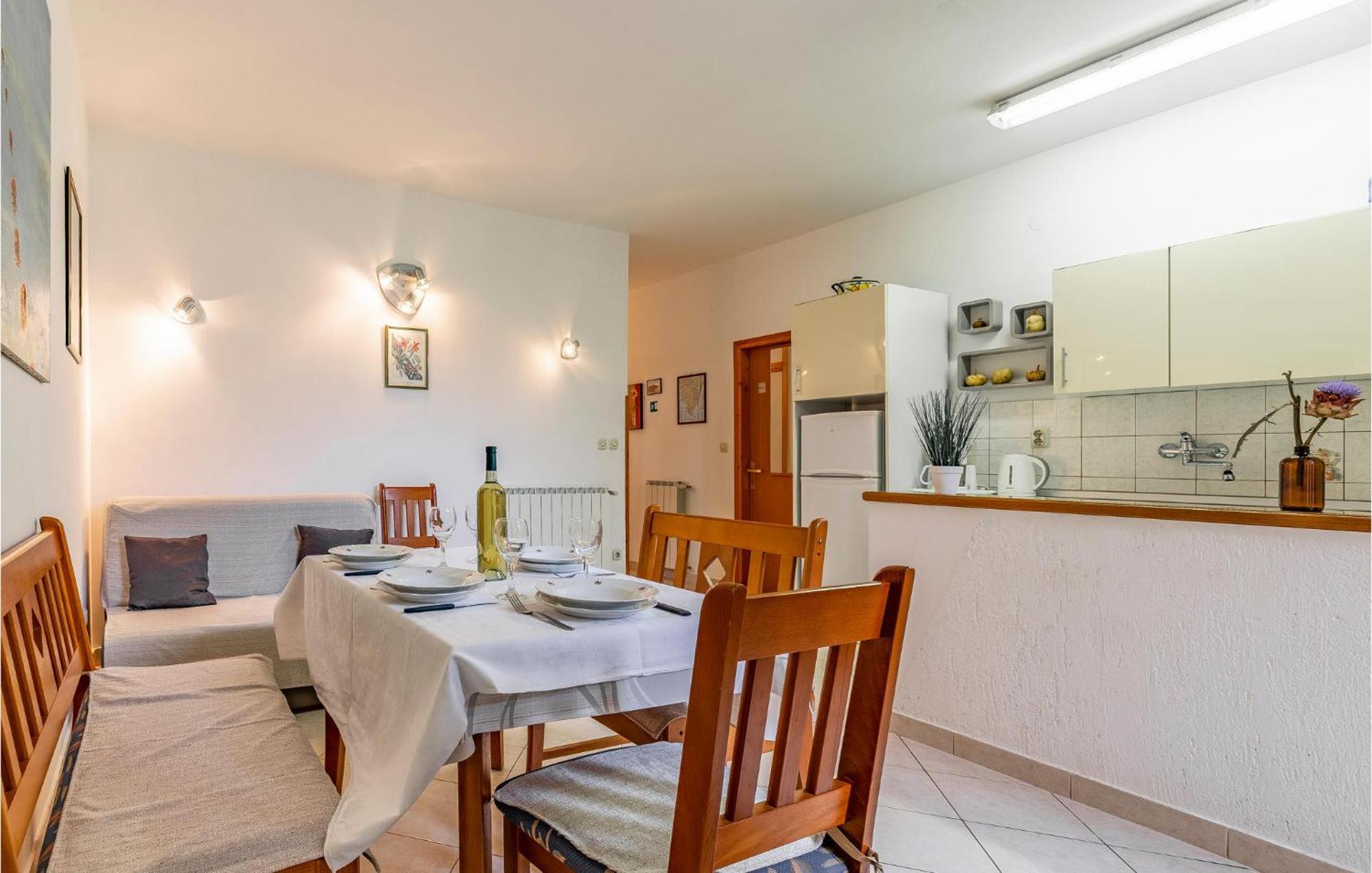 2 Bedroom Stunning Apartment In Rovinj Zewnętrze zdjęcie